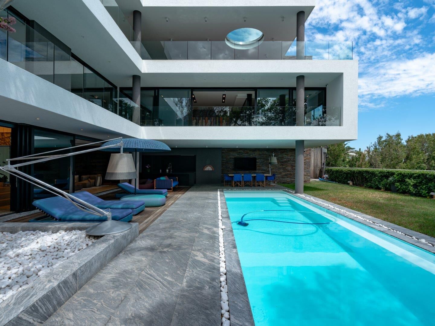 4 Bedroom House For Sale in Camps Bay