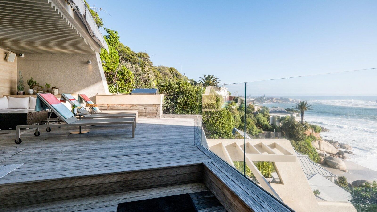 3 Bedroom Apartment To Let in Clifton — 2