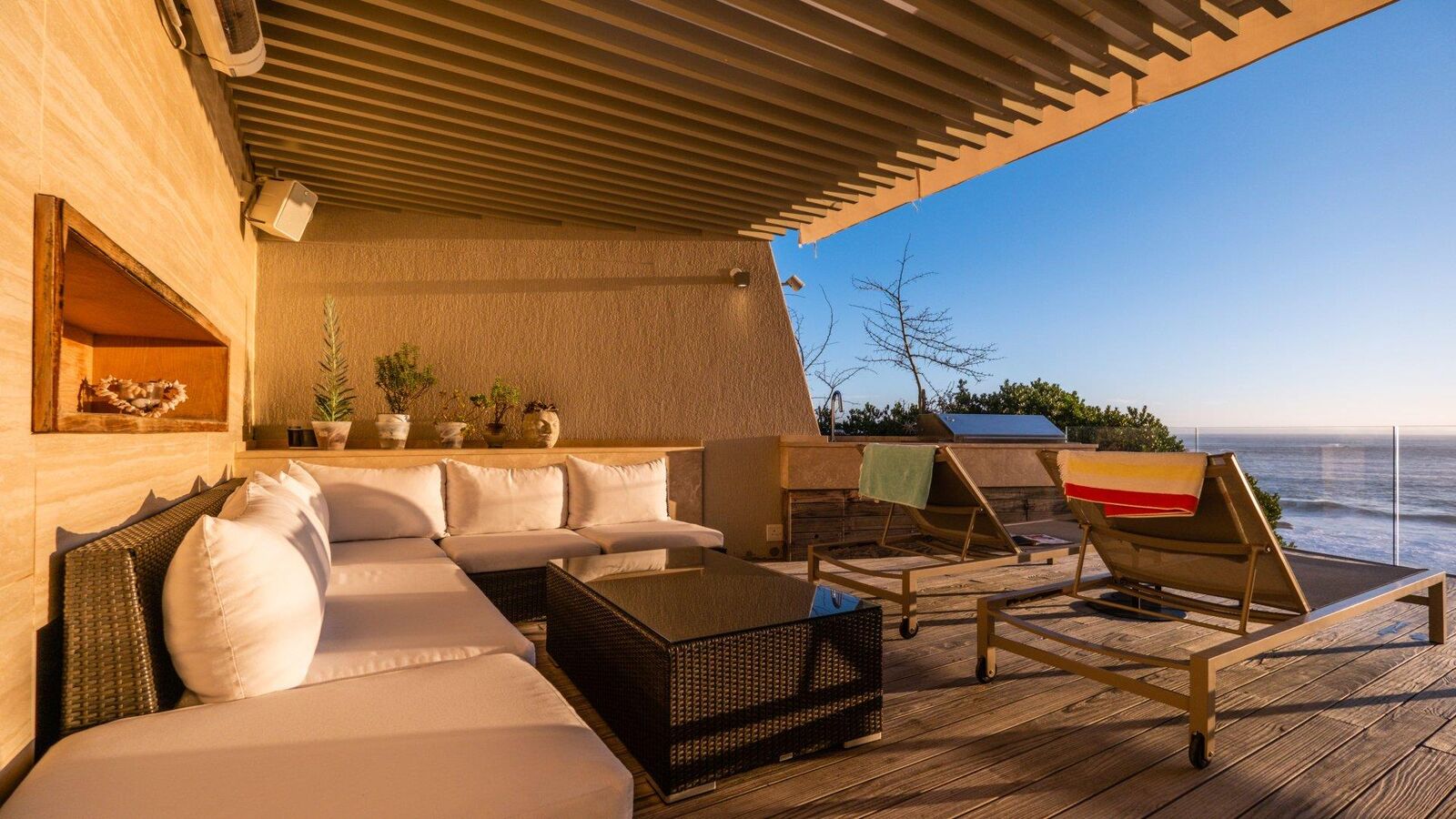 3 Bedroom Apartment To Let in Clifton — 4