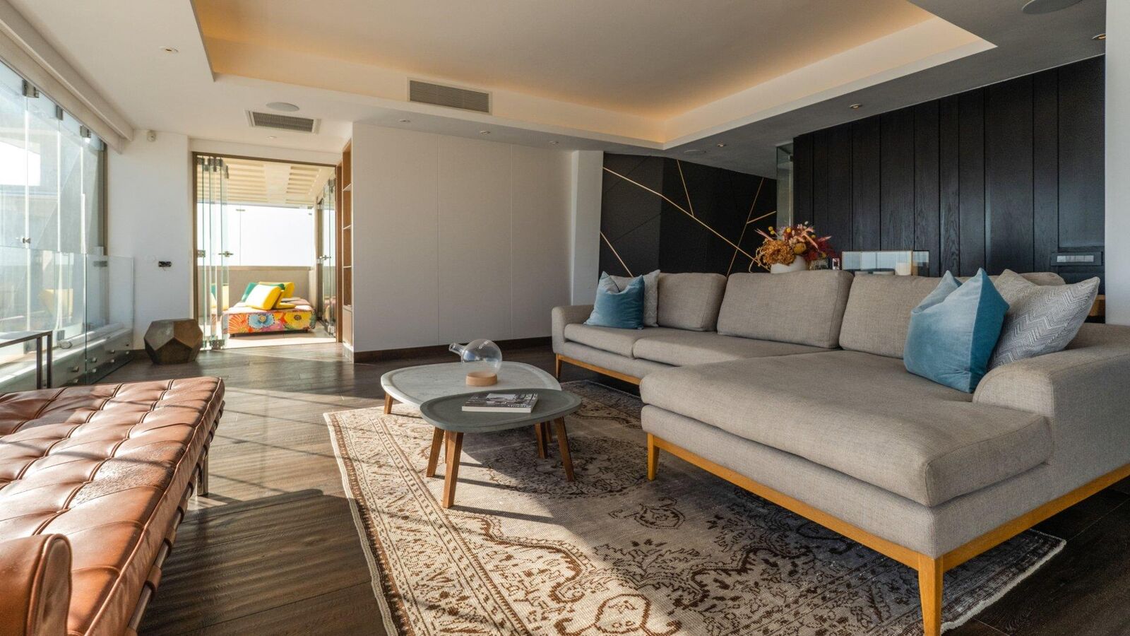 3 Bedroom Apartment To Let in Clifton — 8
