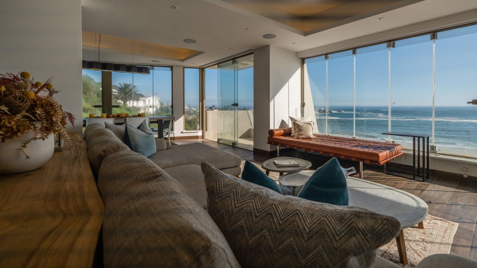 3 Bedroom Apartment To Let in Clifton — 9