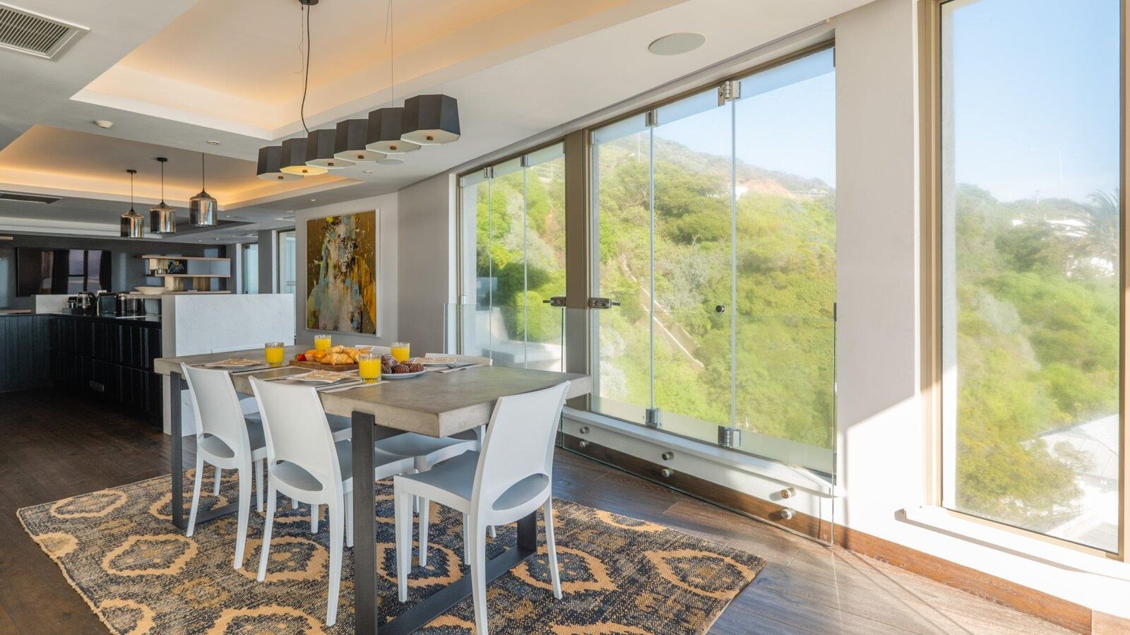 3 Bedroom Apartment To Let in Clifton — 11
