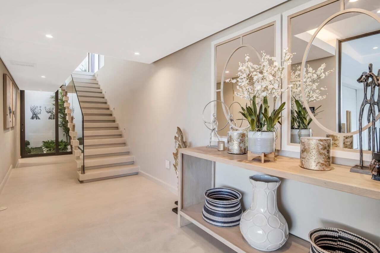 4 Bedroom Apartment To Let in Fresnaye — 12