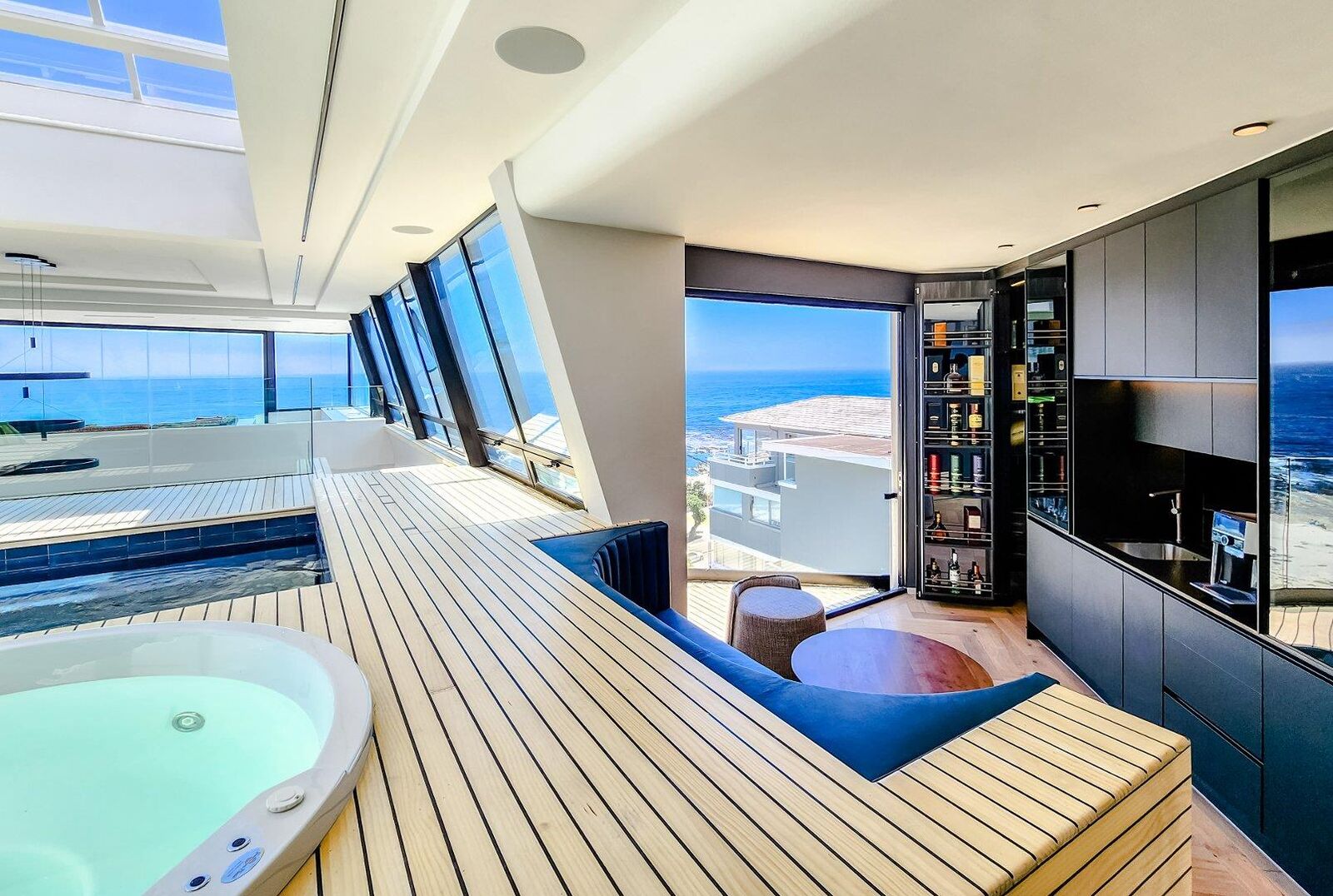 5 Bedroom Apartment For Sale in Sea Point — 5