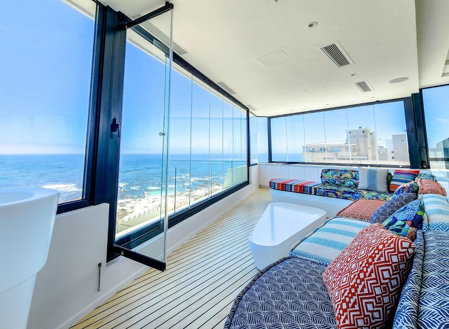 5 Bedroom Apartment For Sale in Sea Point — 7
