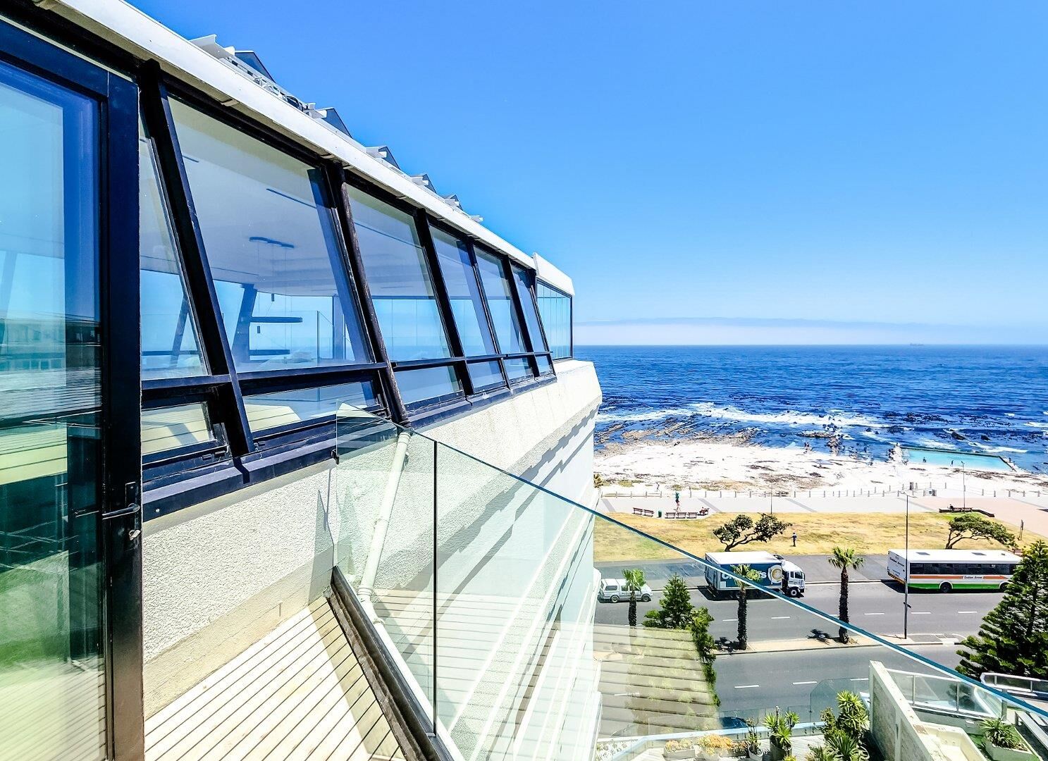 5 Bedroom Apartment For Sale in Sea Point — 10