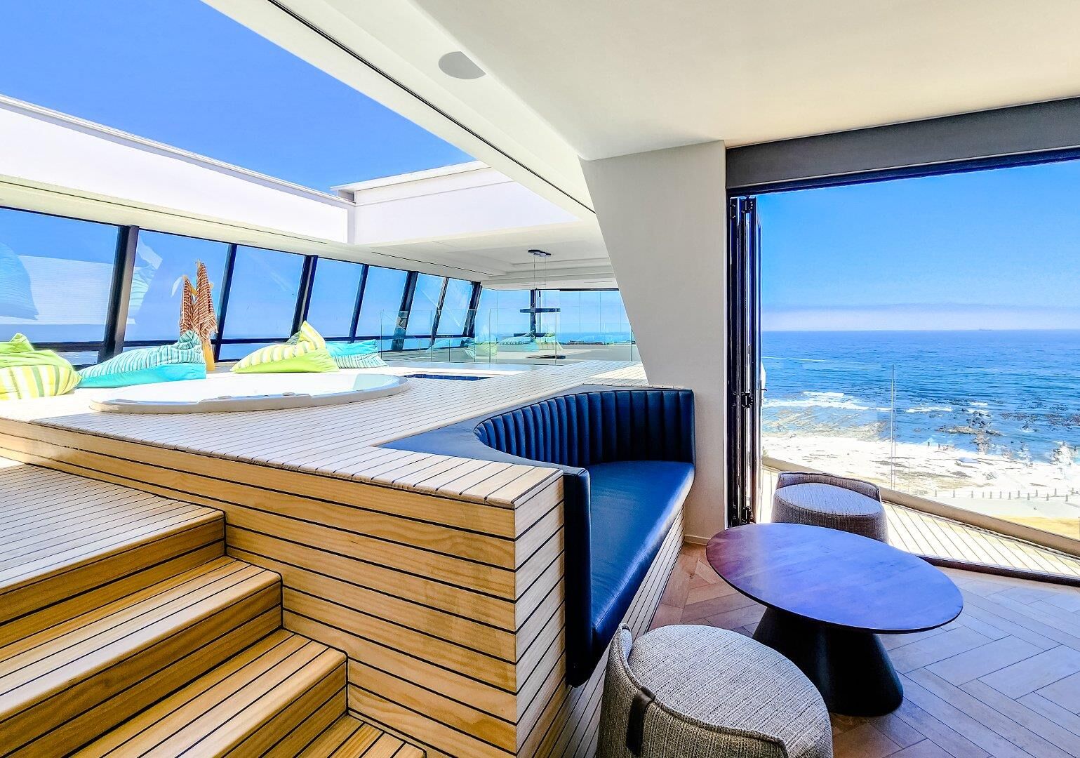 5 Bedroom Apartment For Sale in Sea Point — 12