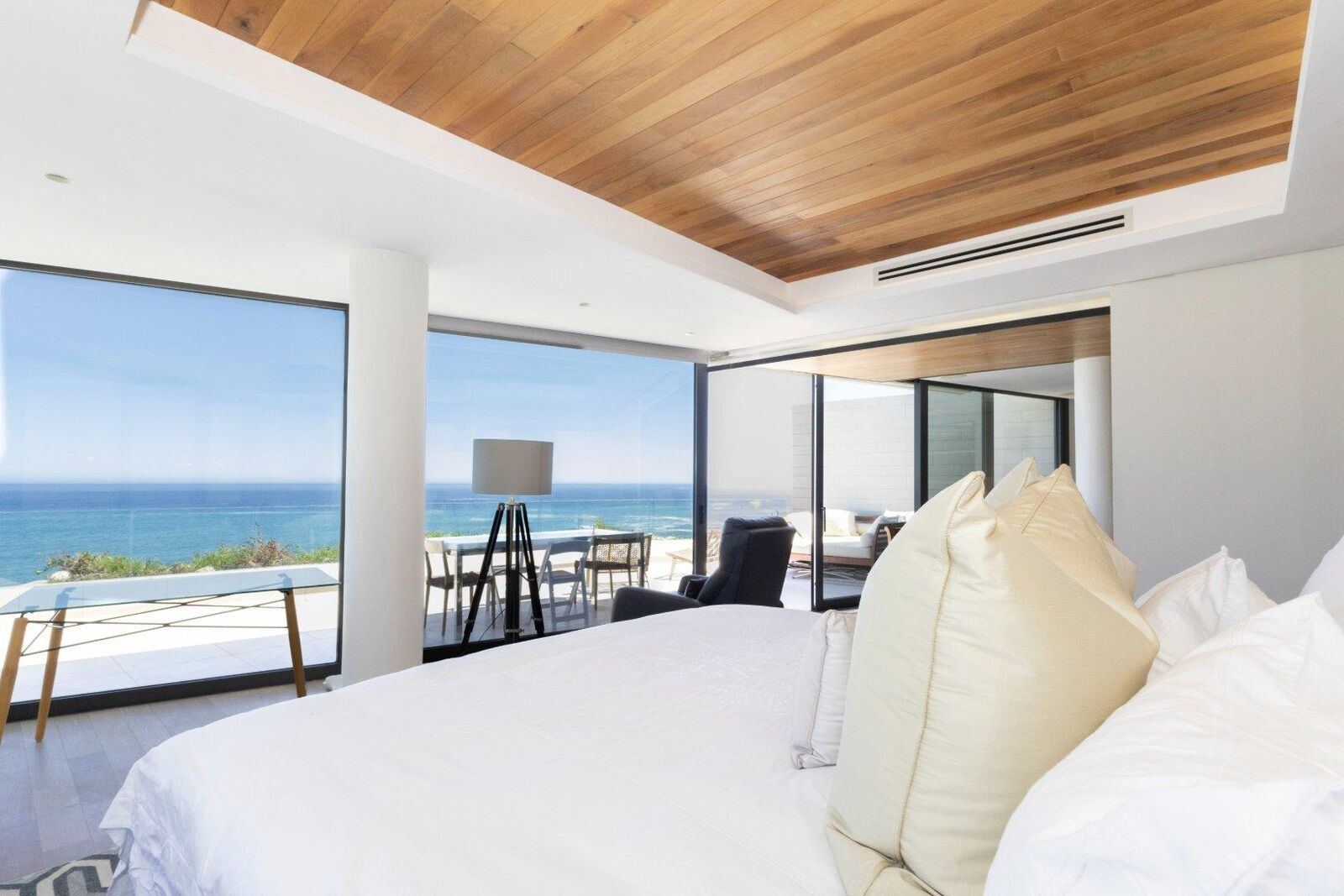 3 Bedroom Apartment To Let in Clifton — 7