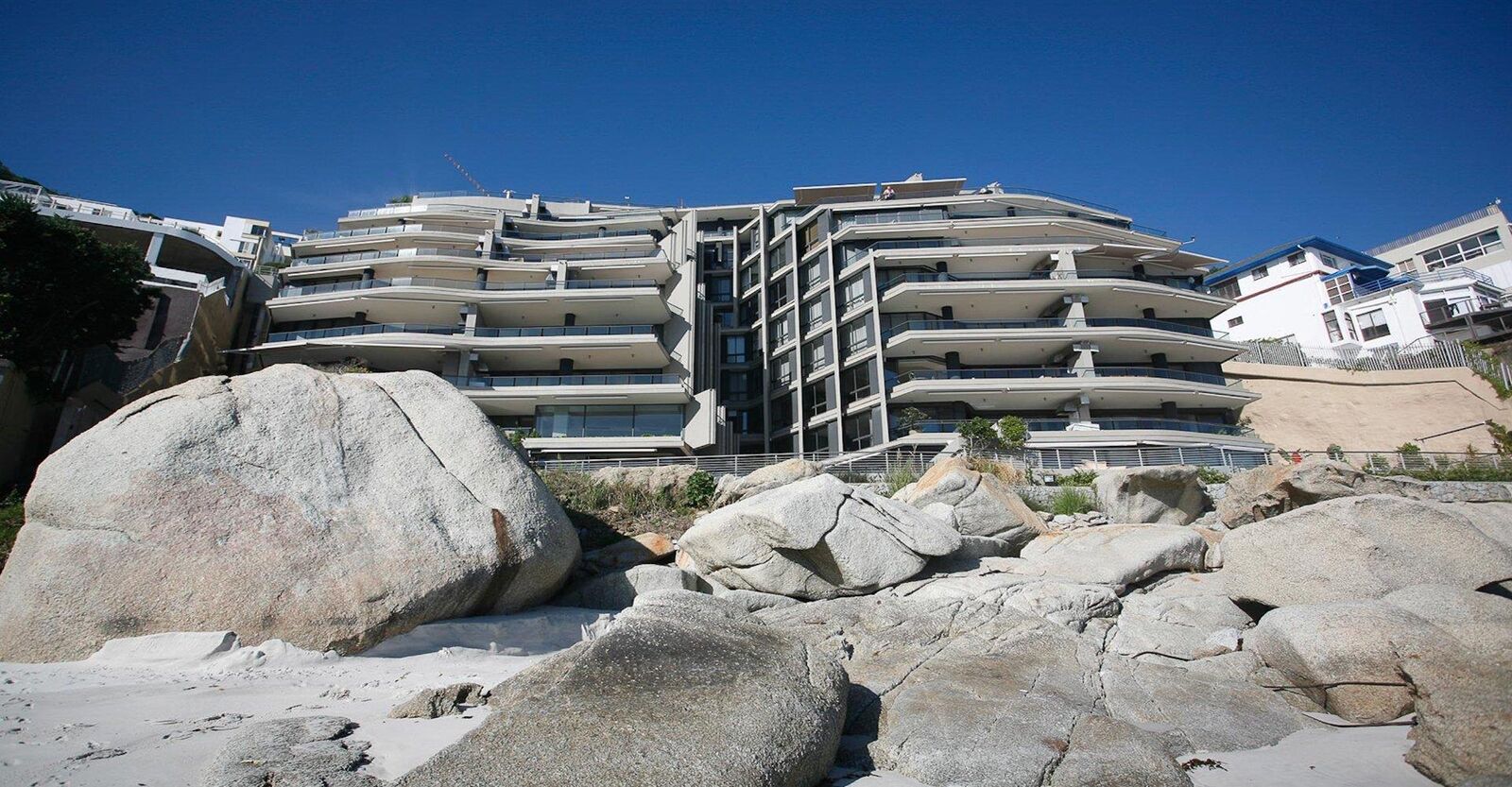 3 Bedroom Apartment To Let in Clifton — 8