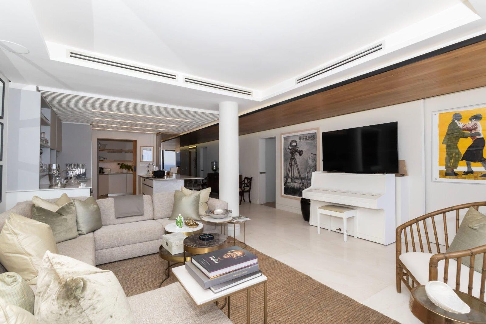 3 Bedroom Apartment To Let in Clifton — 9