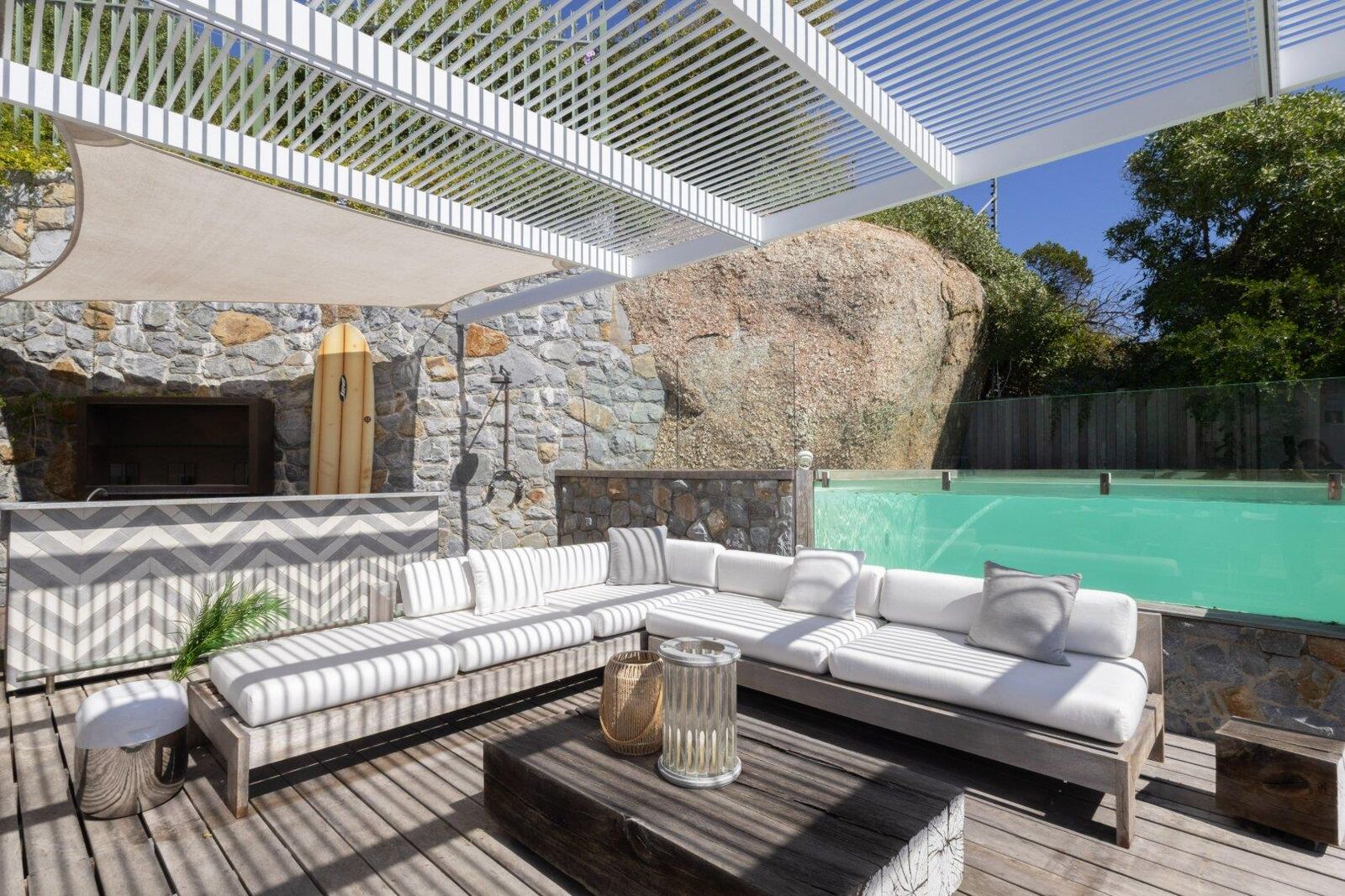 4 Bedroom House To Let in Clifton — 3