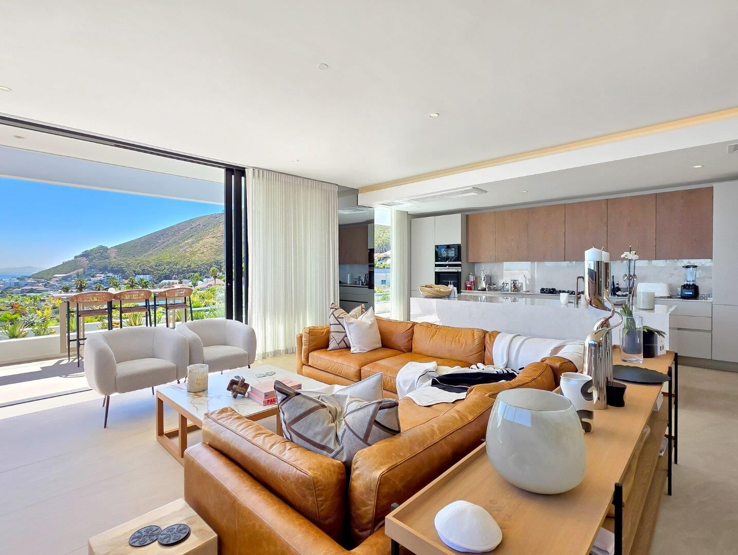 4 Bedroom House For Sale in Fresnaye — 8