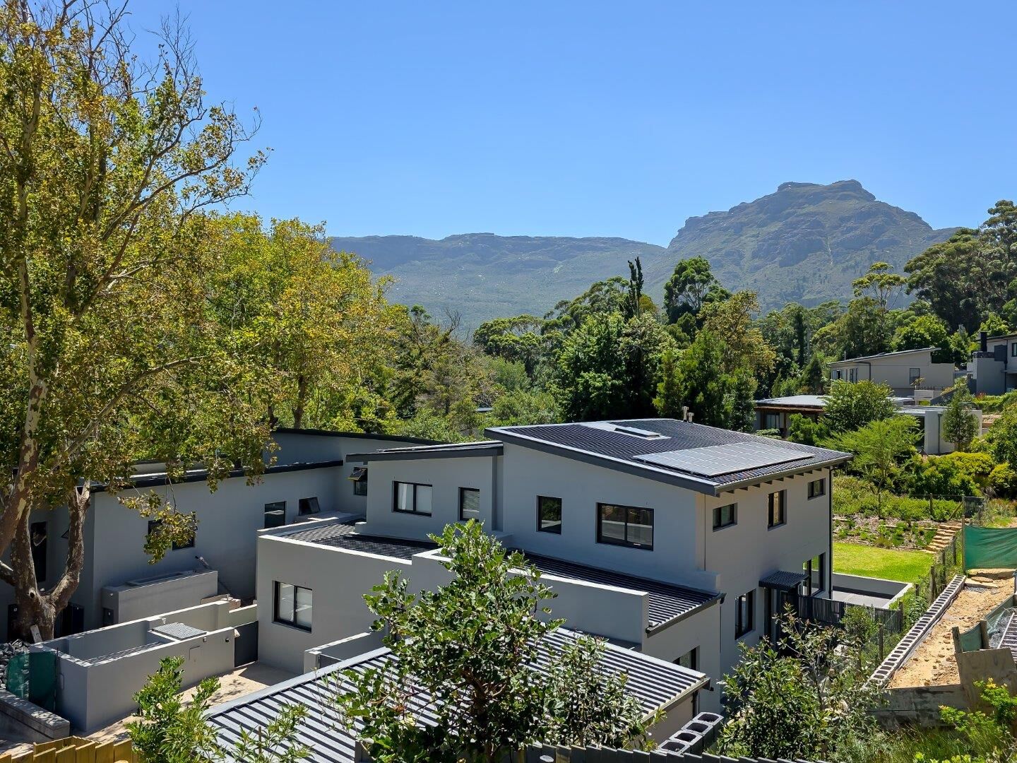 3 Bedroom Townhouse To Let in Overkloof — 3