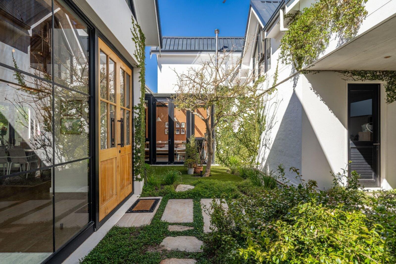 5 Bedroom House For Sale in Val de Vie Estate — 10