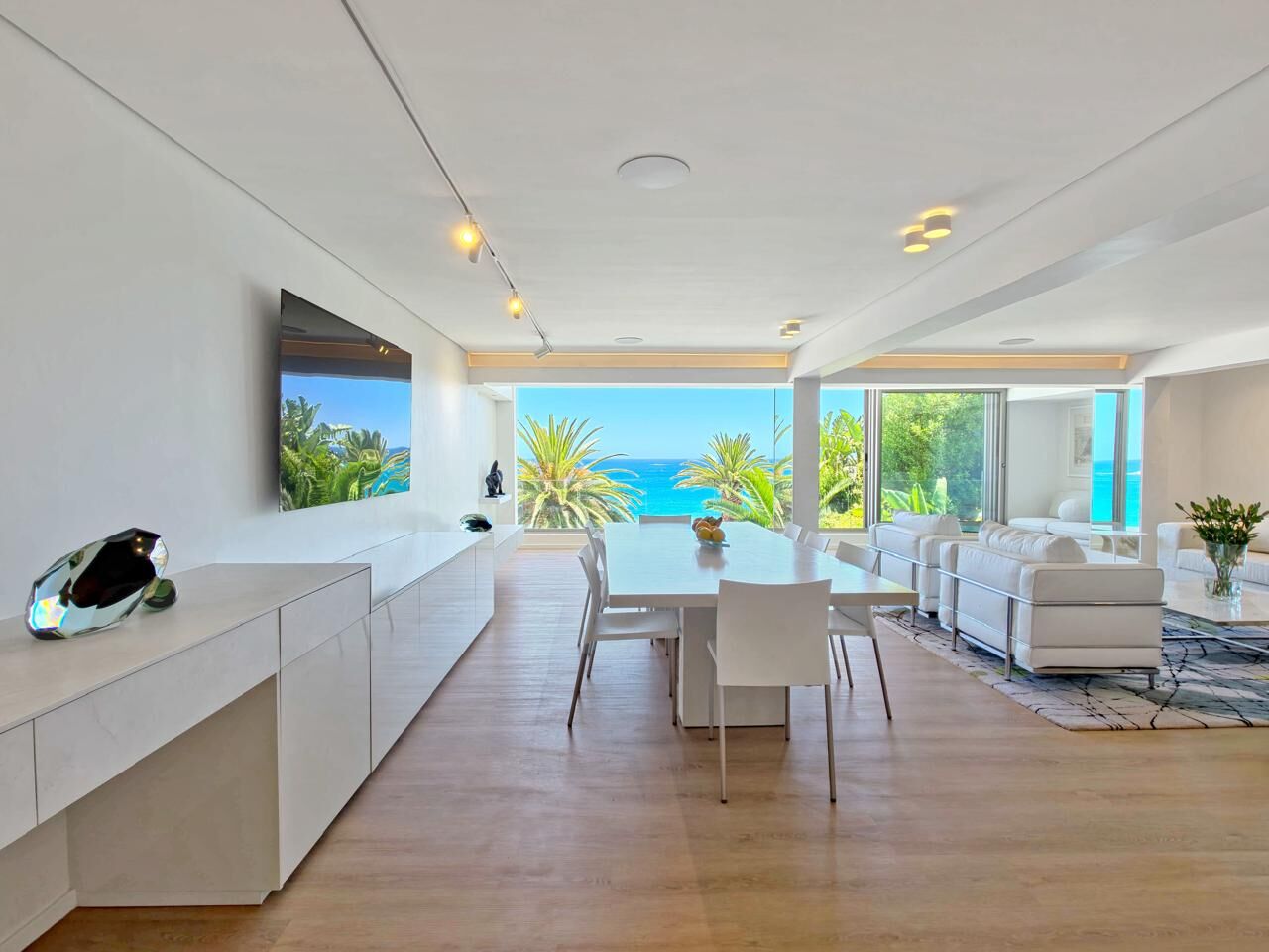 3 Bedroom Apartment To Let in Clifton — 6