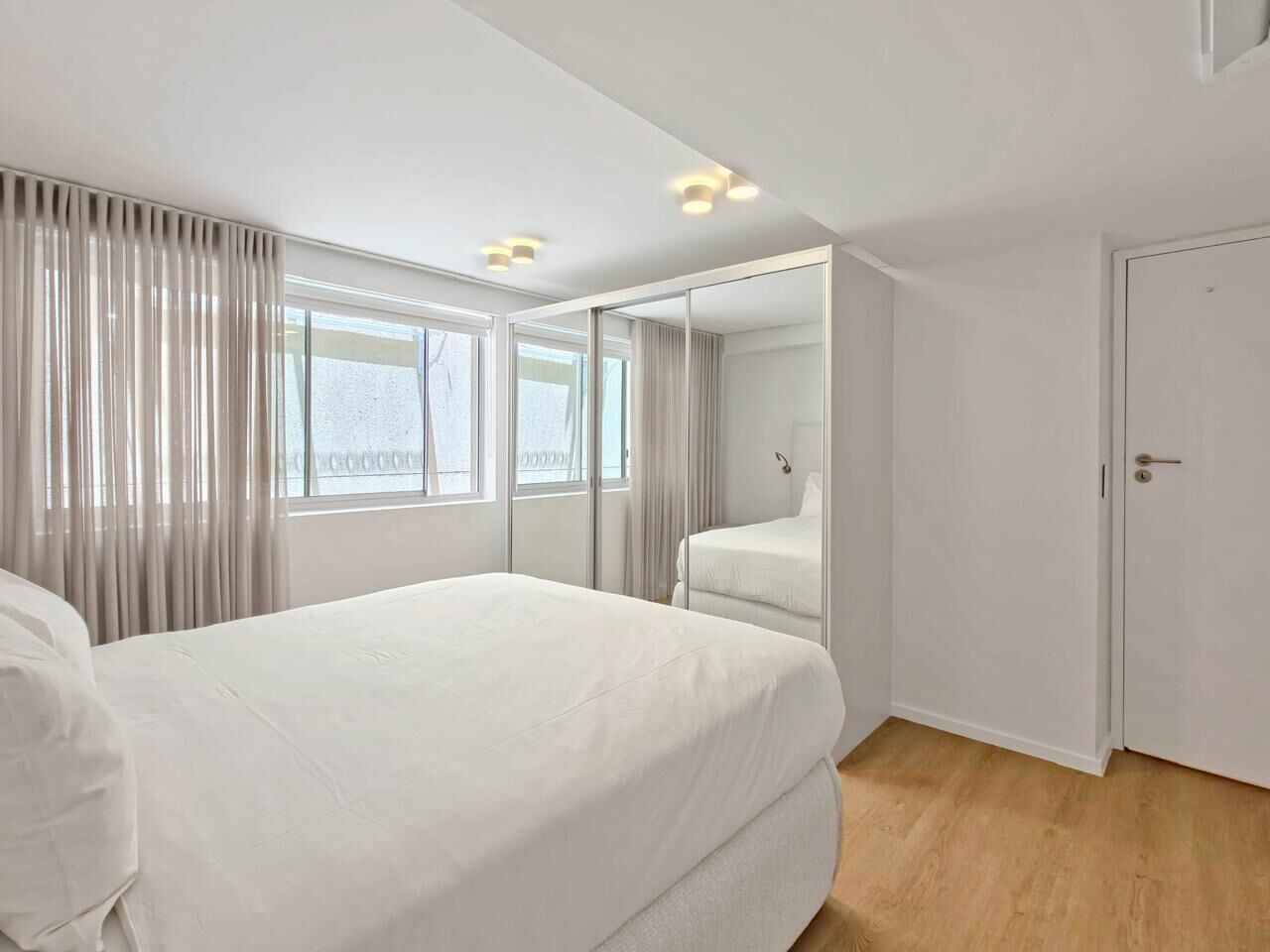 3 Bedroom Apartment To Let in Clifton — 10