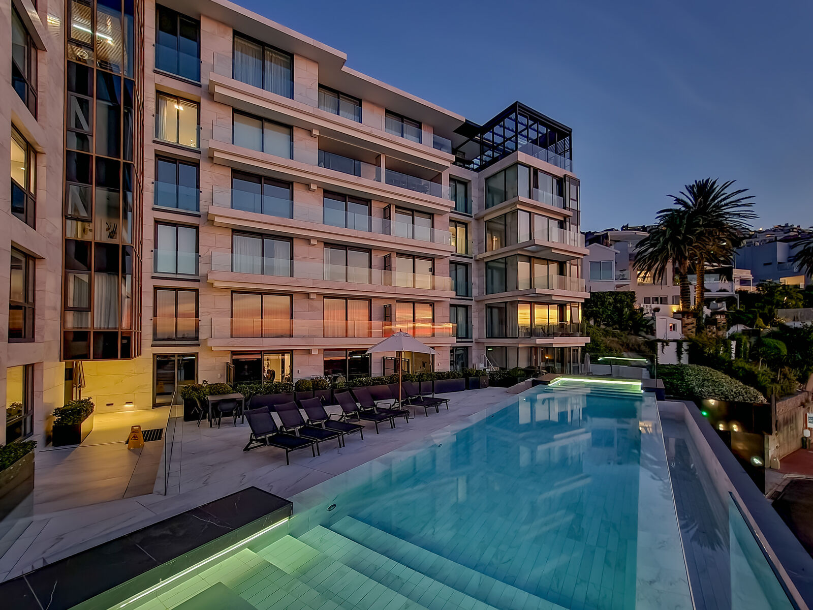 5 Bedroom Apartment For Sale in Bantry Bay
