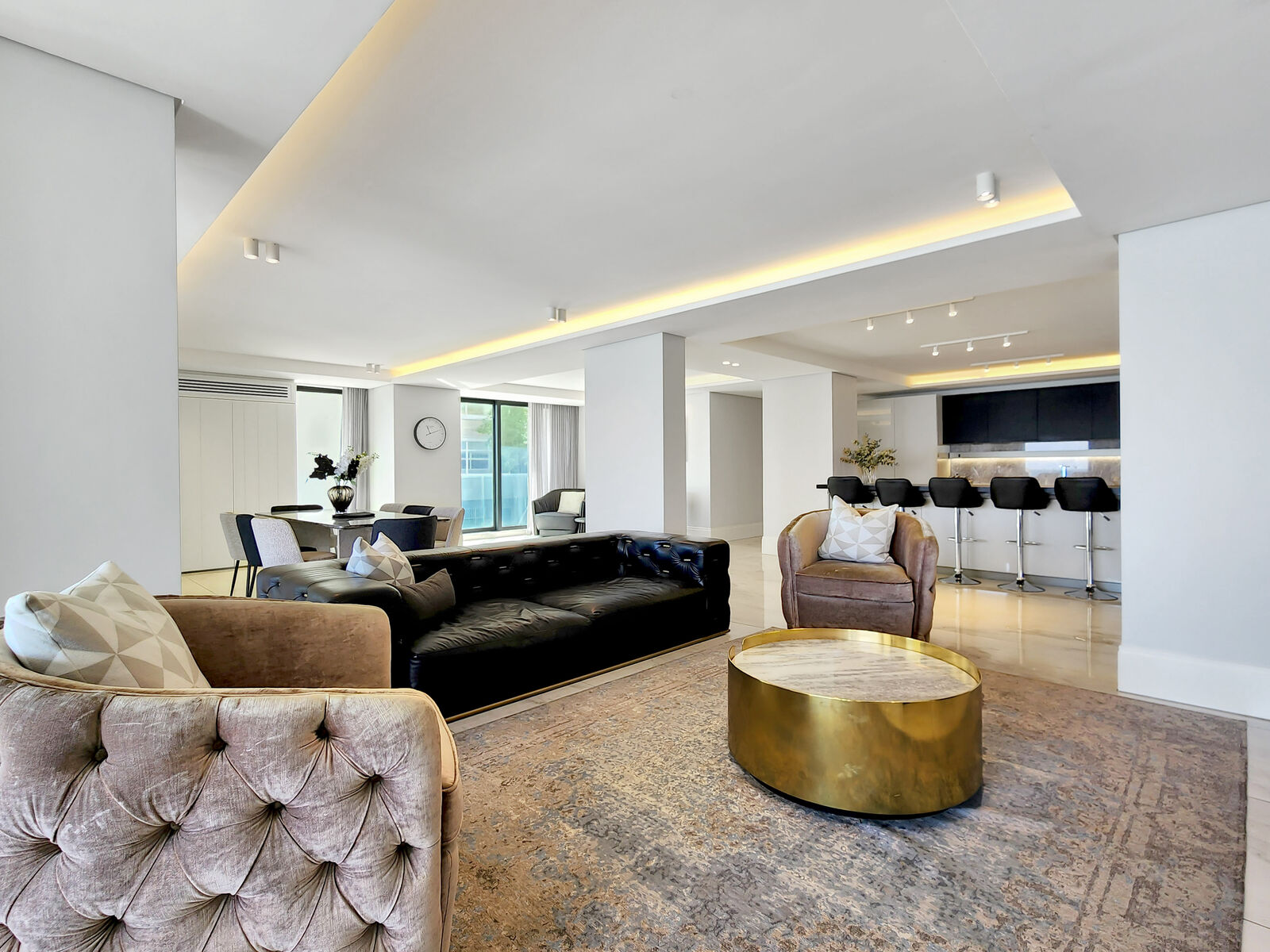 5 Bedroom Apartment For Sale in Bantry Bay — 6