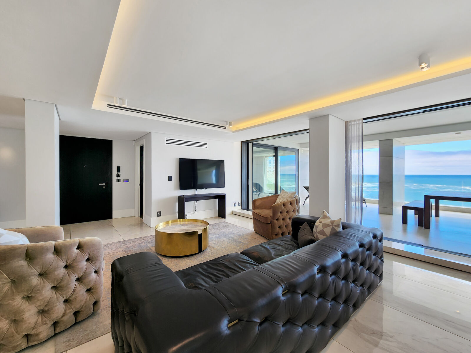5 Bedroom Apartment For Sale in Bantry Bay — 7