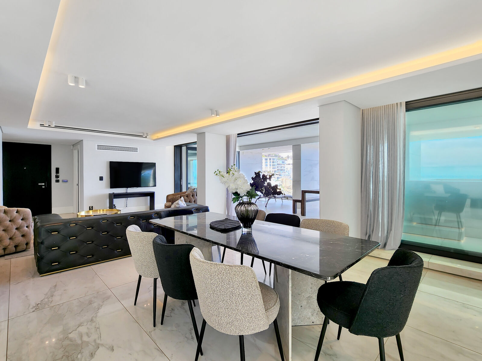 5 Bedroom Apartment For Sale in Bantry Bay — 8