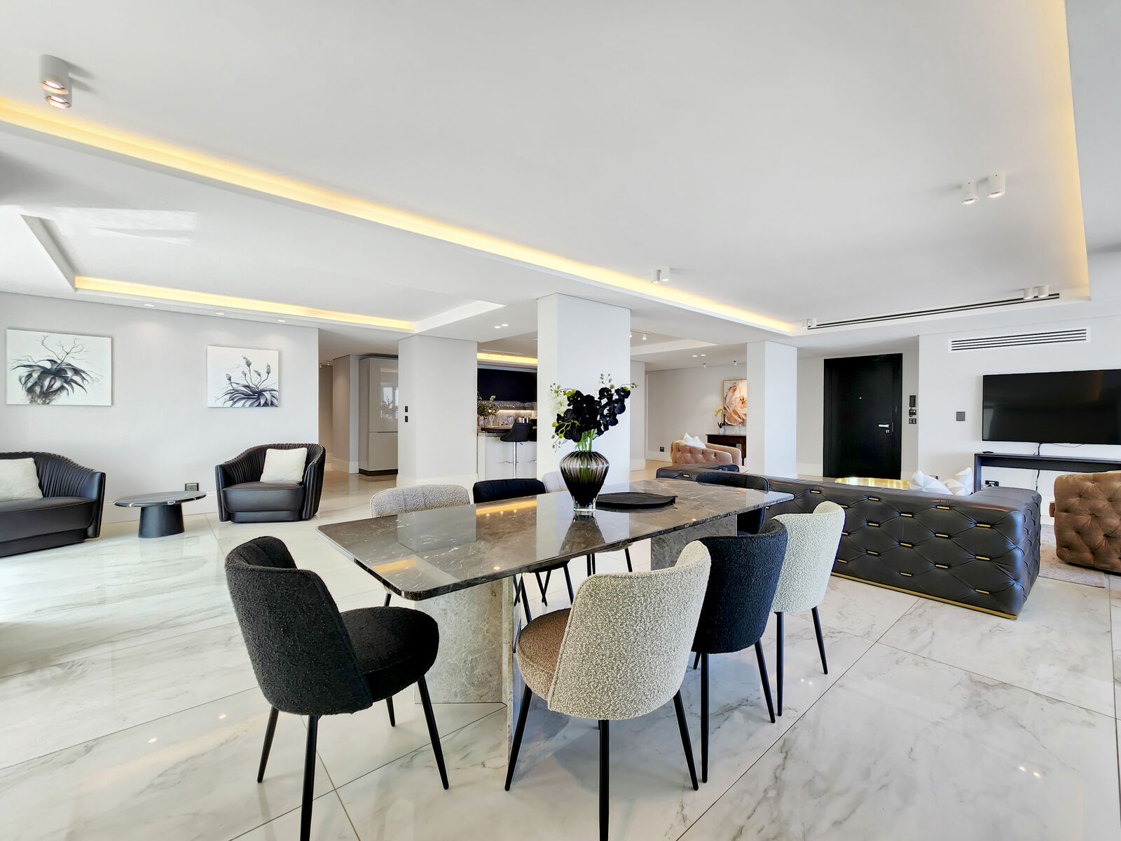5 Bedroom Apartment For Sale in Bantry Bay — 9