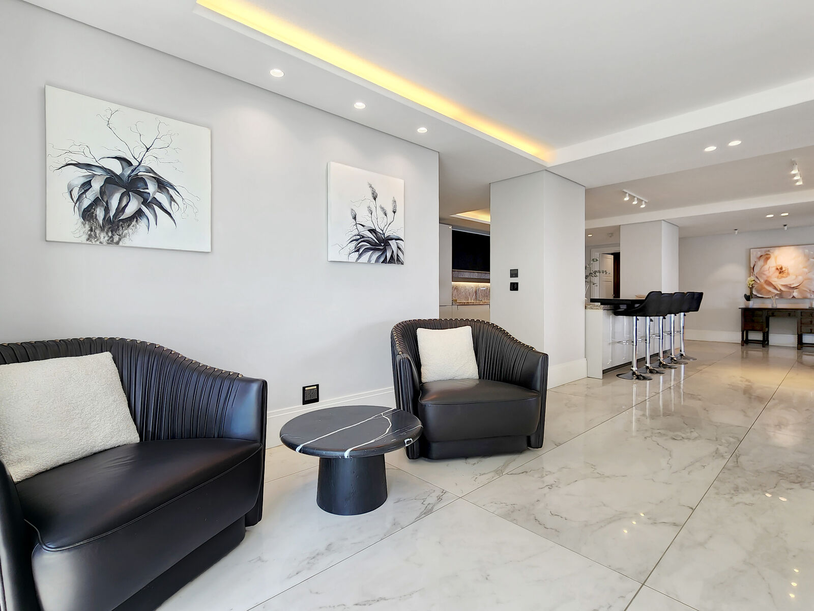 5 Bedroom Apartment For Sale in Bantry Bay — 10