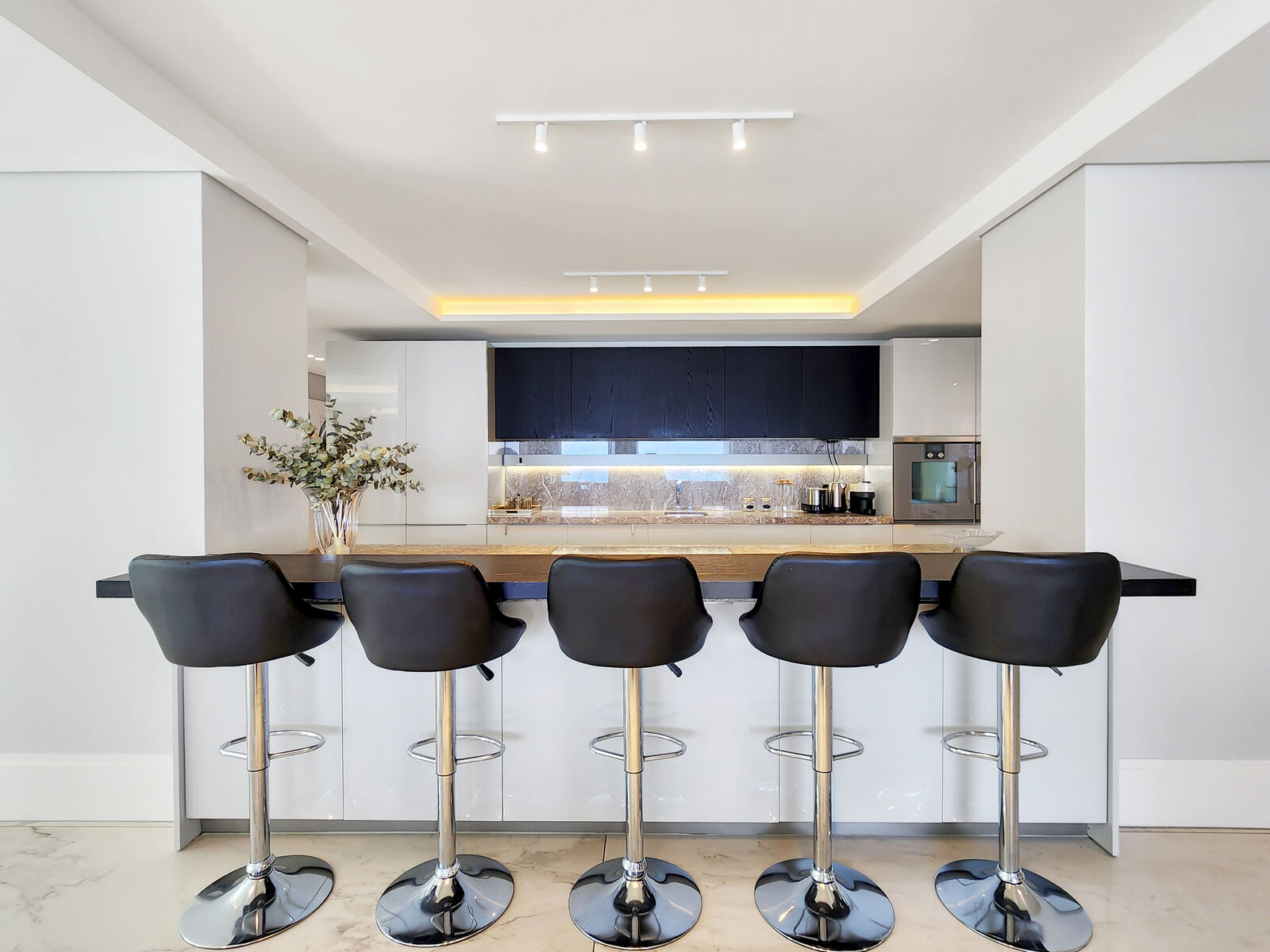 5 Bedroom Apartment For Sale in Bantry Bay — 11