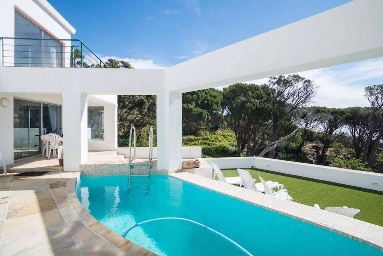 4 Bedroom House To Let in Camps Bay