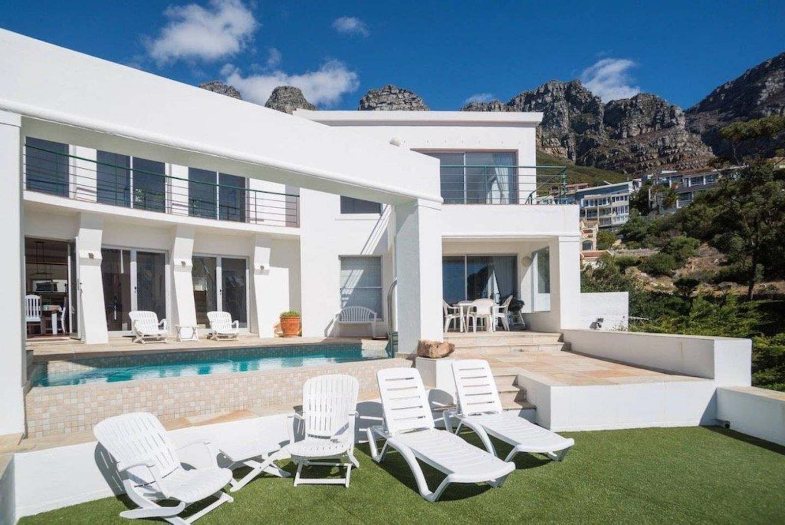4 Bedroom House To Let in Camps Bay — 3