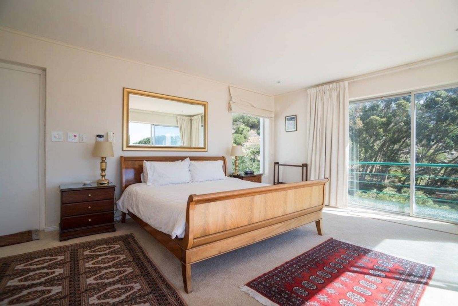 4 Bedroom House To Let in Camps Bay — 4