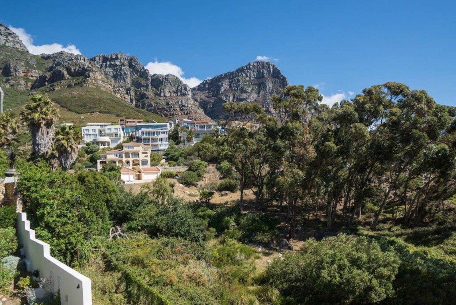 4 Bedroom House To Let in Camps Bay — 9