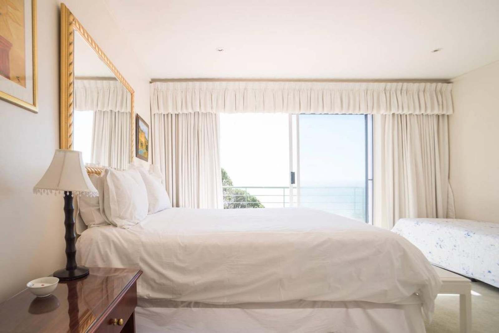 4 Bedroom House To Let in Camps Bay — 10
