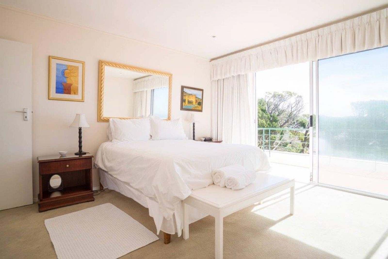 4 Bedroom House To Let in Camps Bay — 11