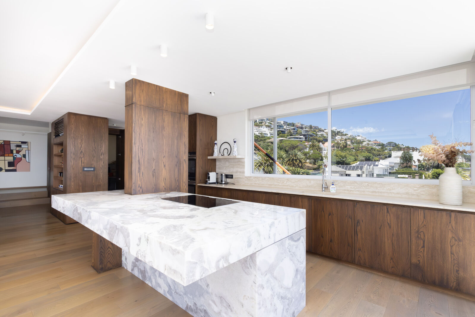 3 Bedroom Apartment To Let in Bantry Bay — 8