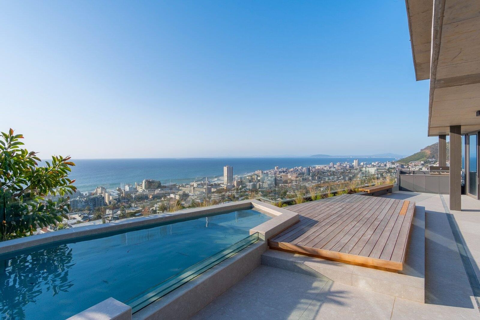 4 Bedroom Apartment For Sale in Fresnaye