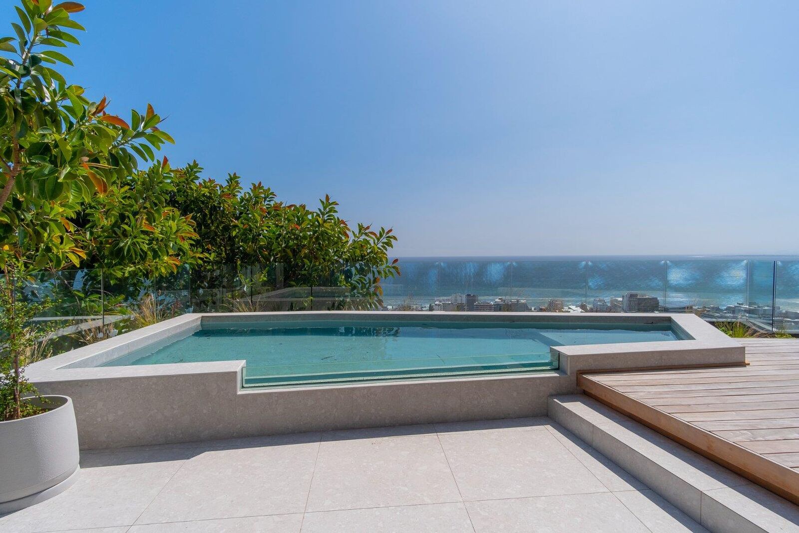 4 Bedroom Apartment For Sale in Fresnaye — 3