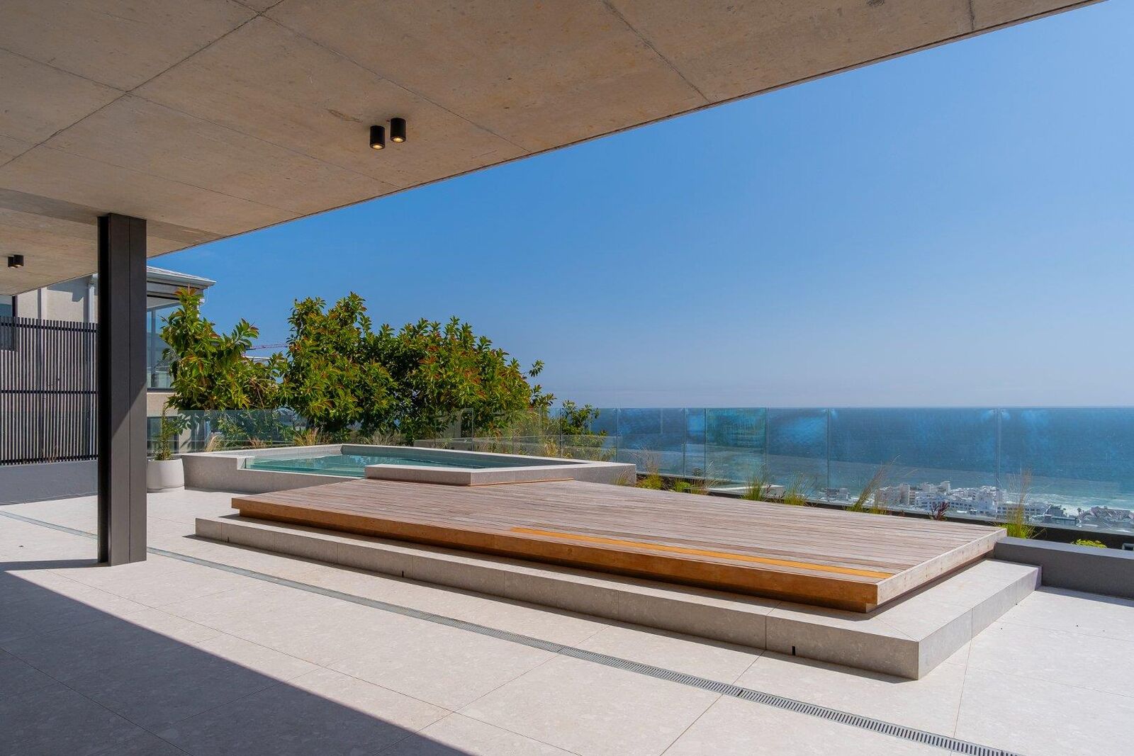 4 Bedroom Apartment For Sale in Fresnaye — 4
