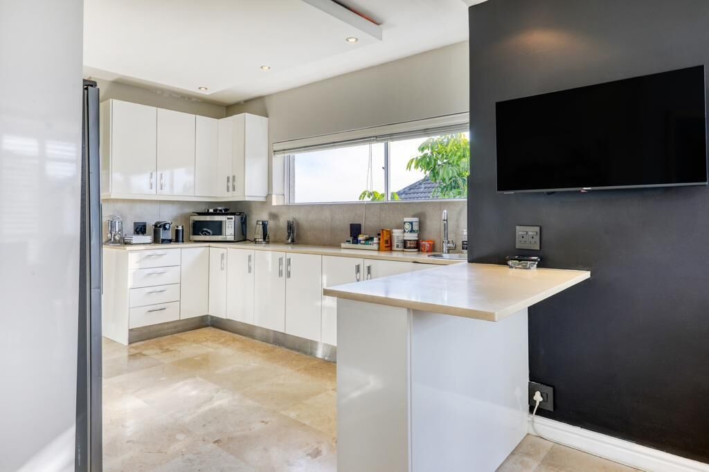 4 Bedroom House To Let in Fresnaye — 9