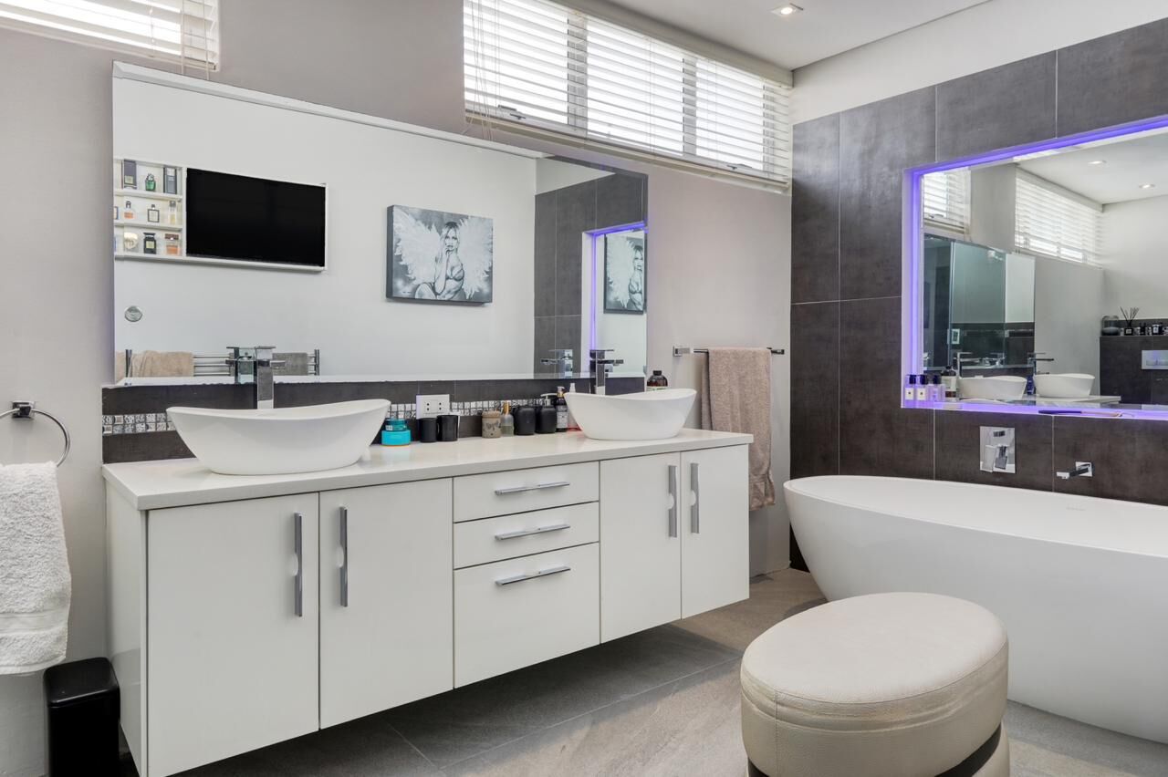 4 Bedroom House To Let in Fresnaye — 11