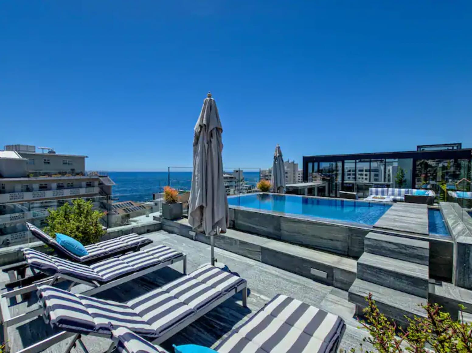 3 Bedroom Apartment To Let in Bantry Bay — 3