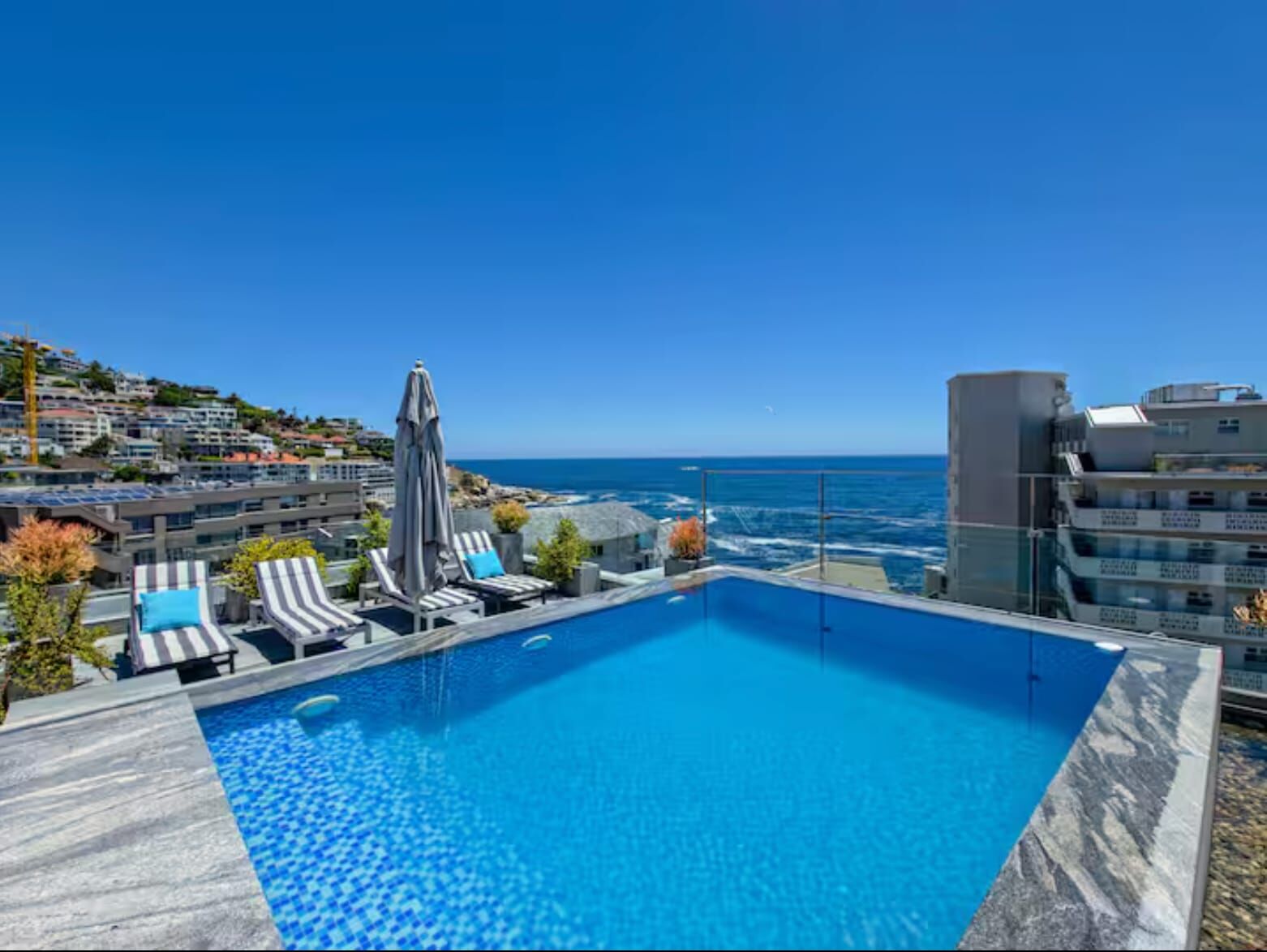 3 Bedroom Apartment To Let in Bantry Bay — 4