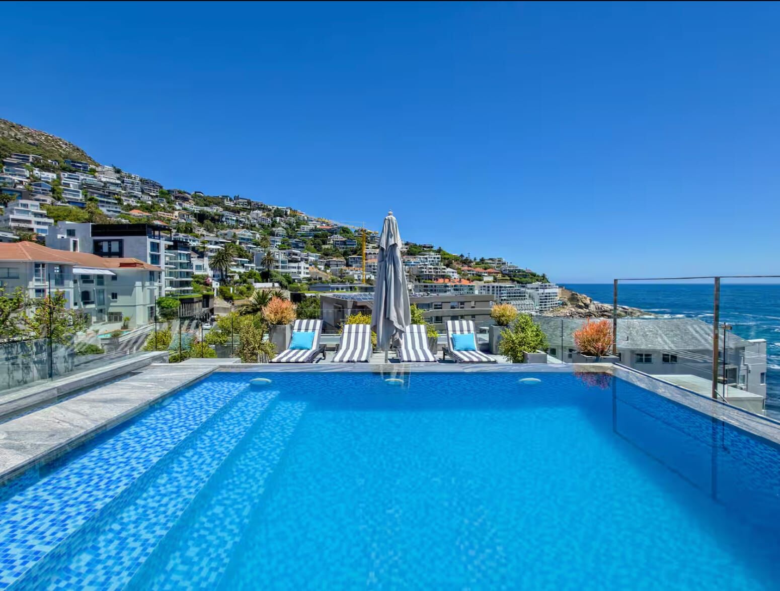 3 Bedroom Apartment To Let in Bantry Bay — 7