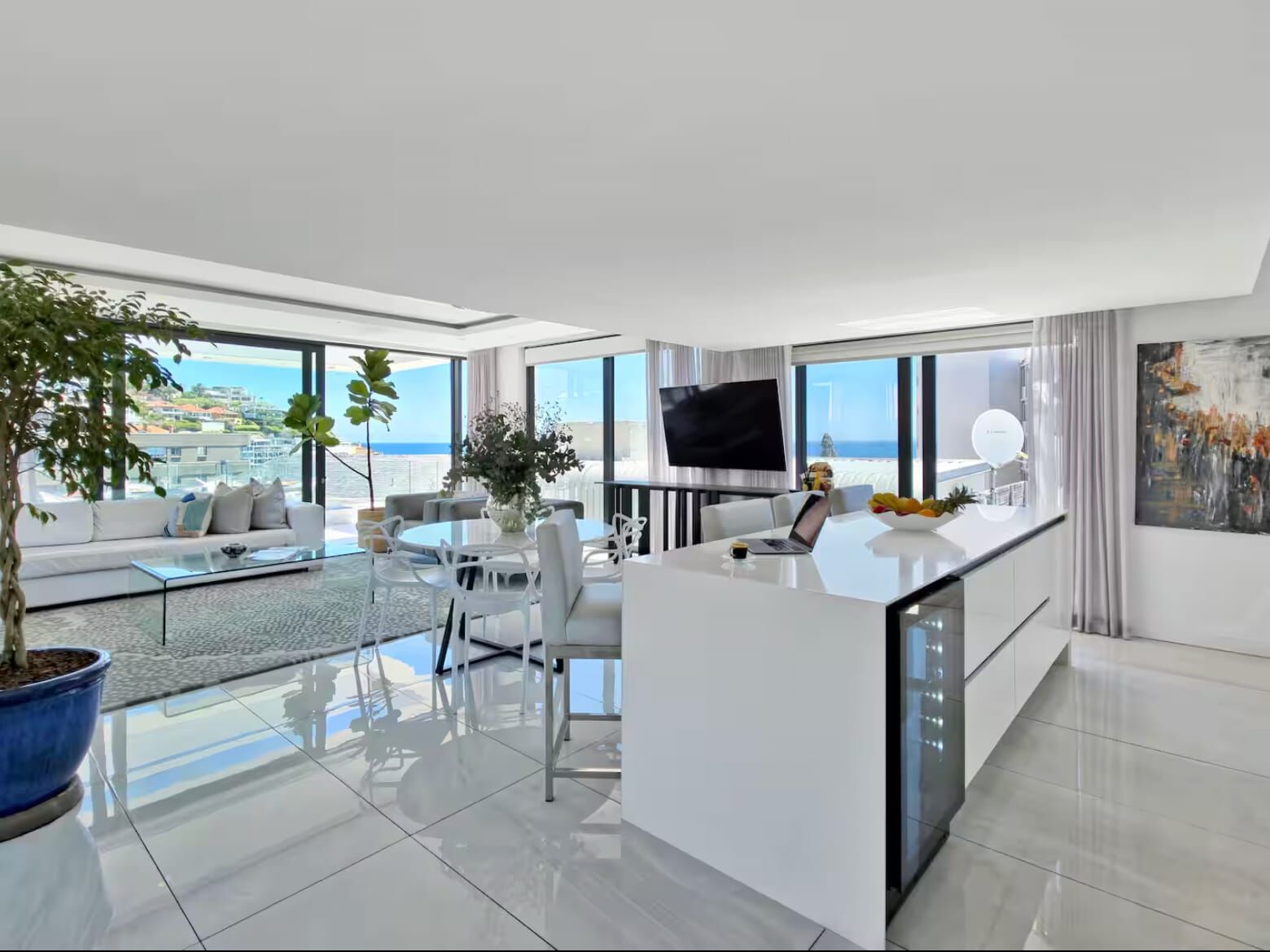 3 Bedroom Apartment To Let in Bantry Bay — 10