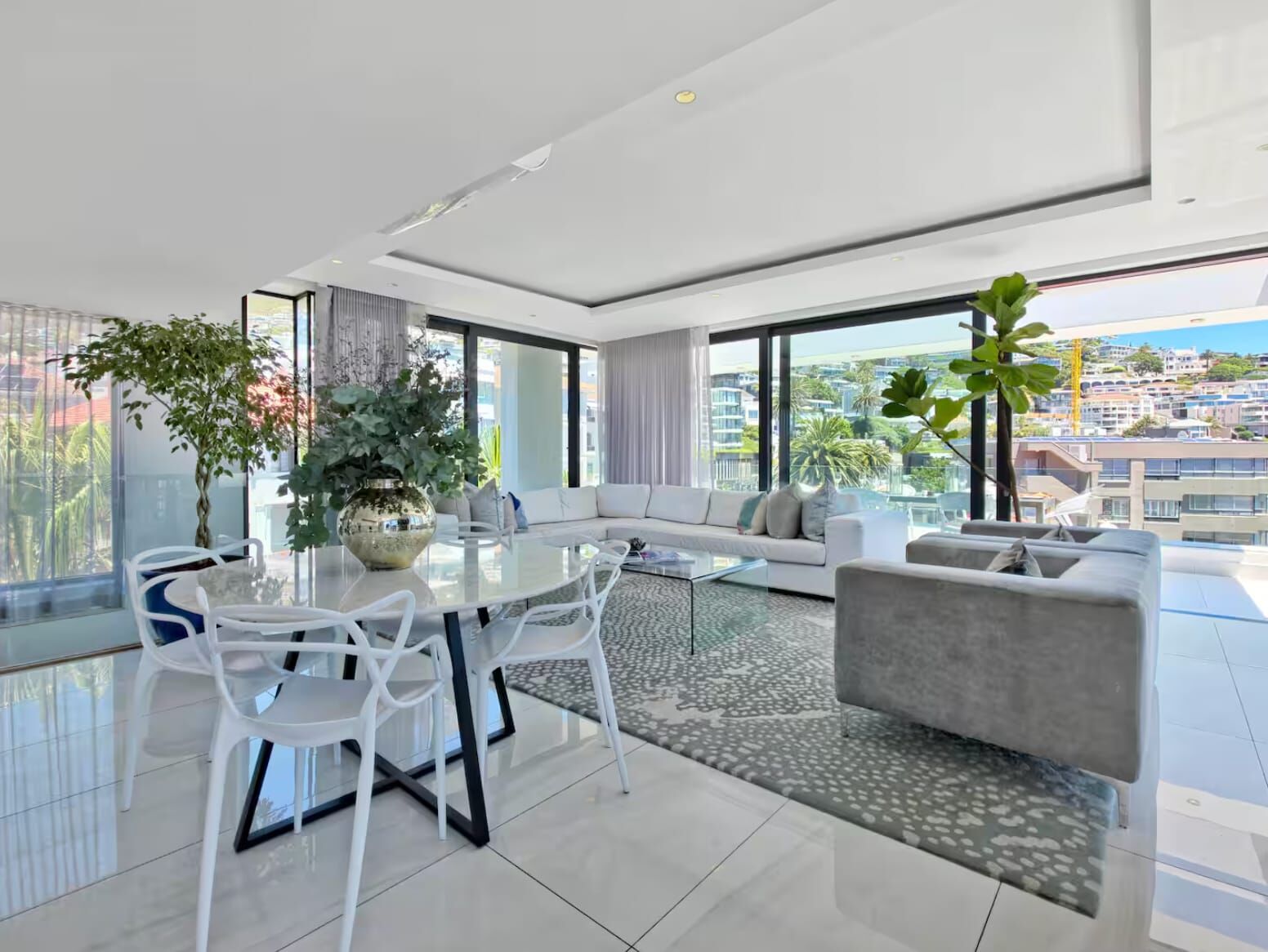 3 Bedroom Apartment To Let in Bantry Bay — 11