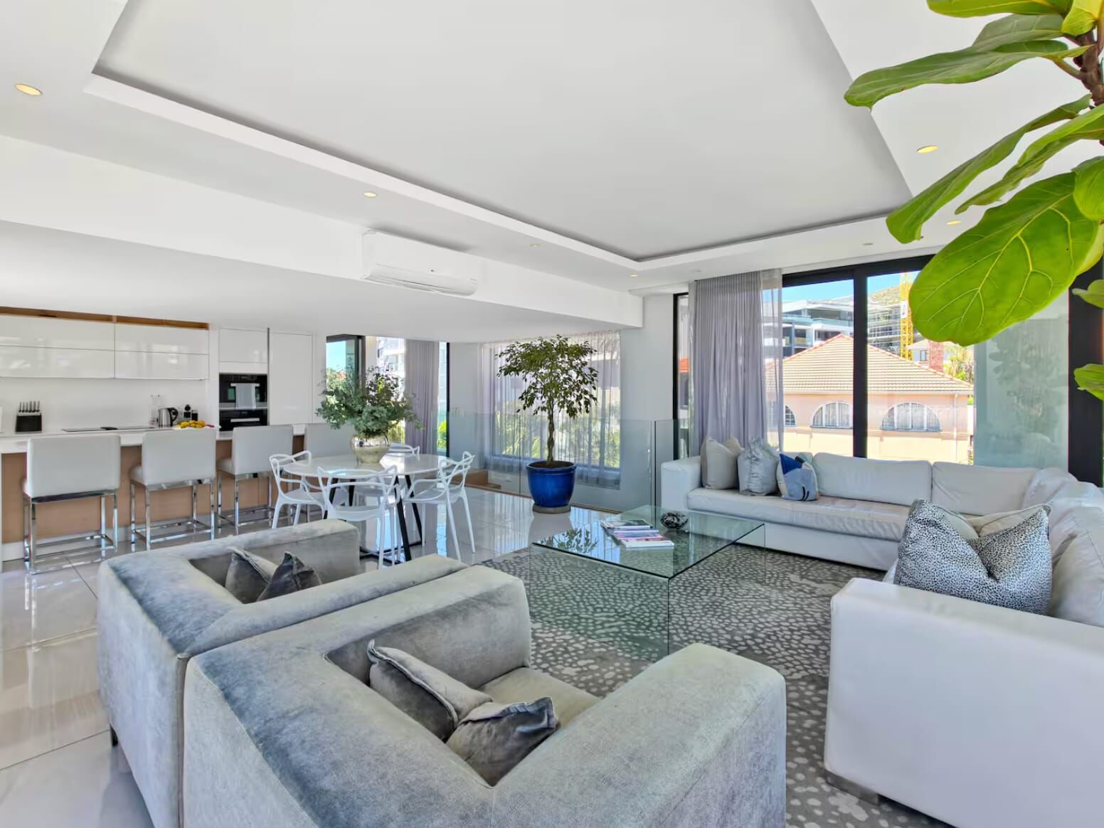 3 Bedroom Apartment To Let in Bantry Bay — 12