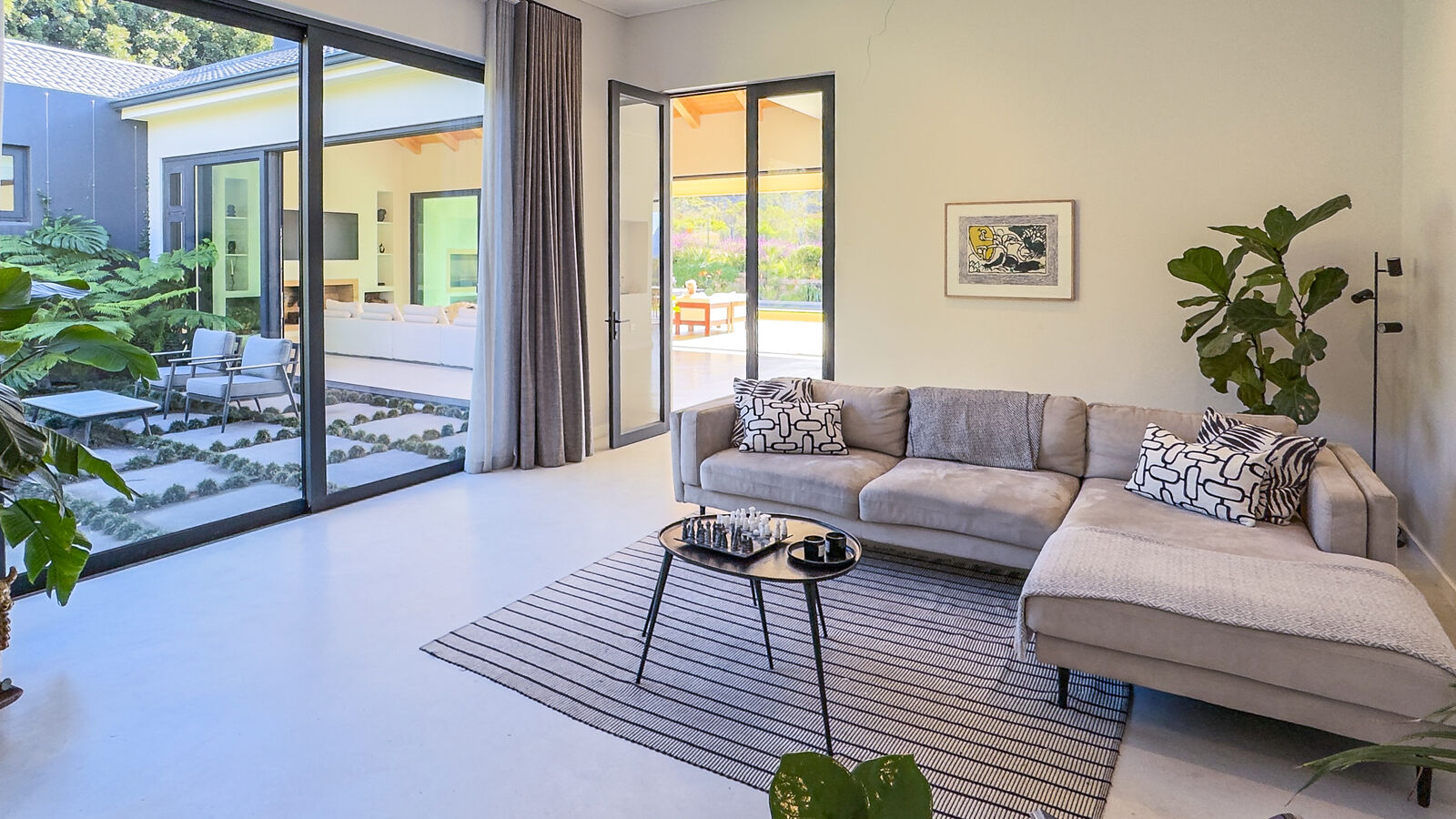 4 Bedroom Freehold To Let in Zwaanswyk — 7