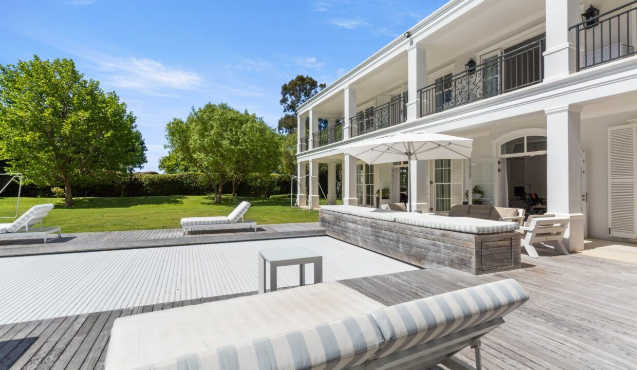 8 Bedroom Apartment For Sale in Fresnaye
