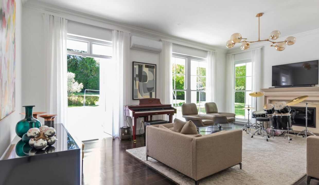 8 Bedroom Apartment For Sale in Fresnaye — 8