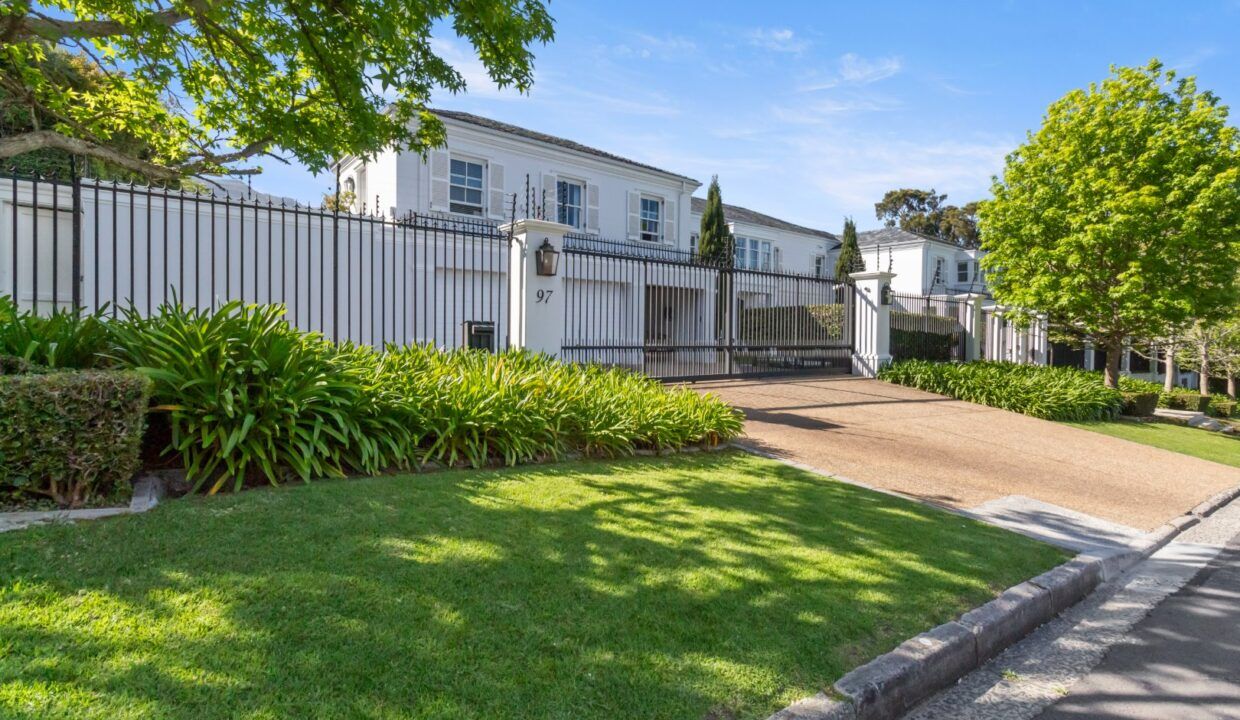 8 Bedroom Apartment For Sale in Fresnaye — 10