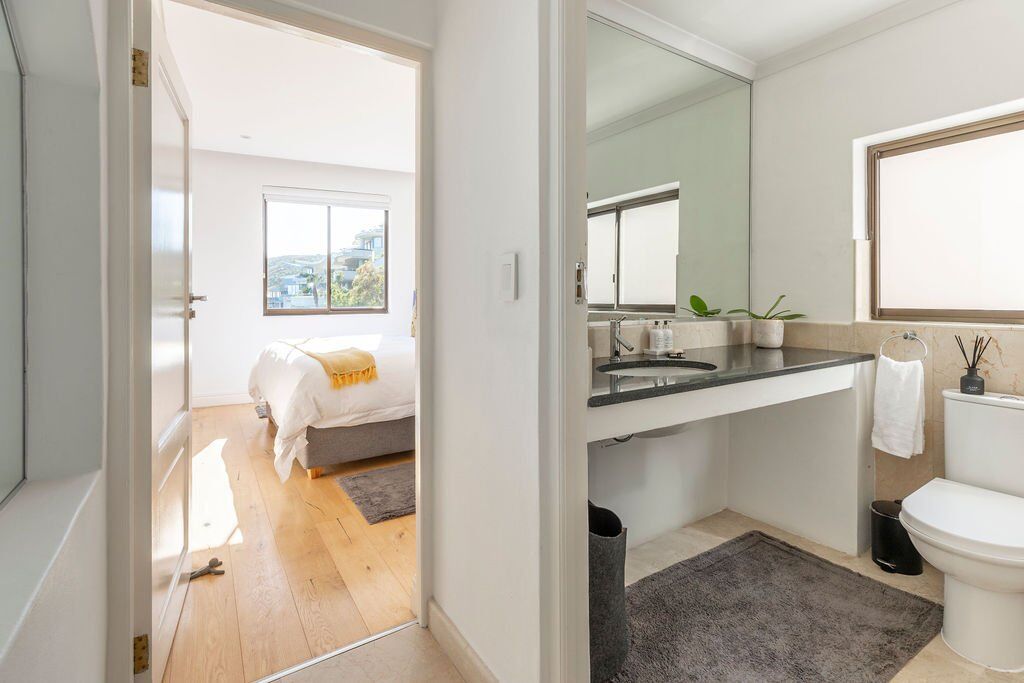 5 Bedroom Apartment For Sale in Bantry Bay